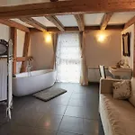 La Cour De Lise