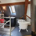 La Cour De Lise