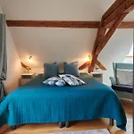 Pensjonat La Cour De Lise 4*