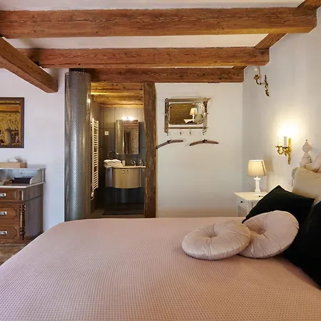 La Cour De Lise Et Guest house