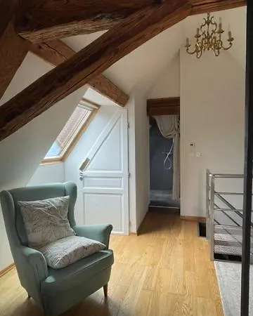 La Cour De Lise Et *